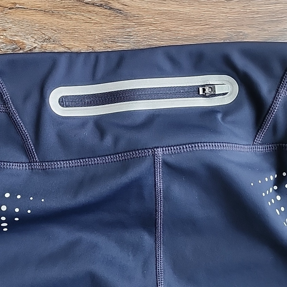 Athleta Capri Leggings Sz Medium - Picture 6 of 6